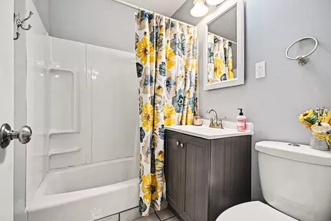 Bath - 2314 Webster Ave, Joliet, IL 60436 photo 2 of 3