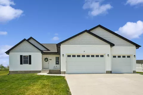 3548 Tower Ct, Clinton, IA 52732