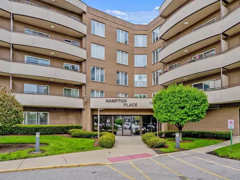 7201 N Lincoln Ave #205, Lincolnwood, IL 60712