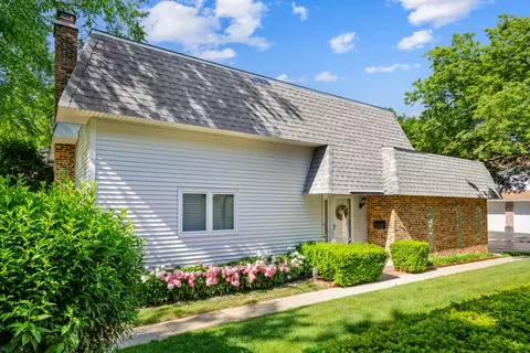 223 Pin Oak Dr #223, Wilmette, IL 60091