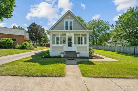 236 Short St, East Dundee, IL 60118