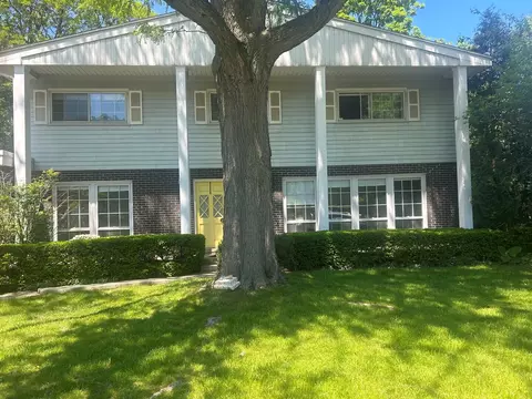 1227 Lynn Ter, Highland Park, IL 60035
