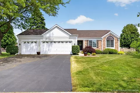 1148 Sawmill Ln, Algonquin, IL 60102