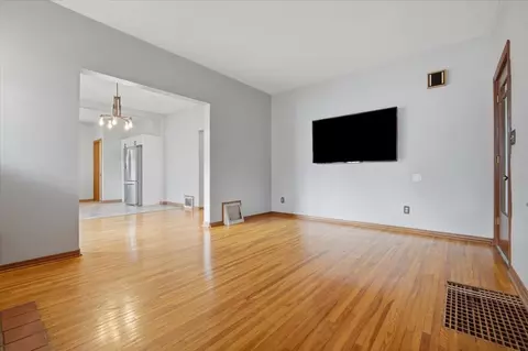 Living - 215 Willard Ave, Bloomington, IL 61701 photo 1 of 3