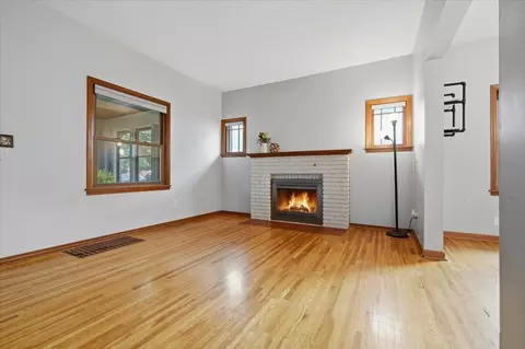 Living - 215 Willard Ave, Bloomington, IL 61701 photo 2 of 3