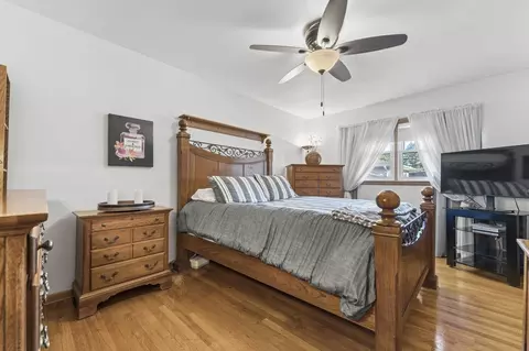 Bedroom - 1920 Koehler Dr, Des Plaines, IL 60018 photo 3 of 7
