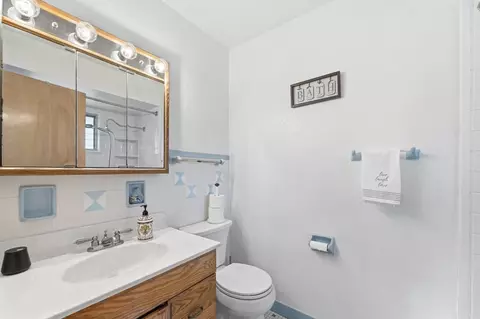 Bath - 1920 Koehler Dr, Des Plaines, IL 60018 photo 1 of 3