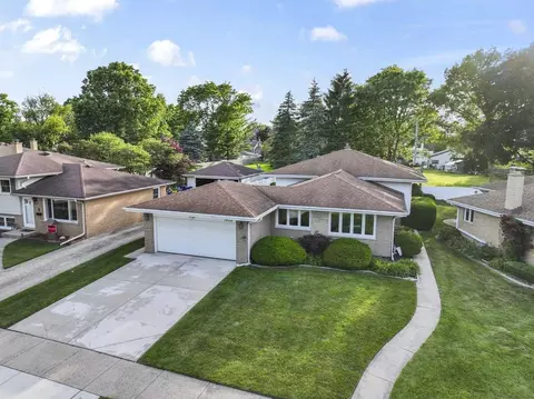 View/Area - 1920 Koehler Dr, Des Plaines, IL 60018 photo 1 of 4