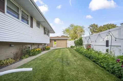 Exterior - 1920 Koehler Dr, Des Plaines, IL 60018 photo 6 of 7