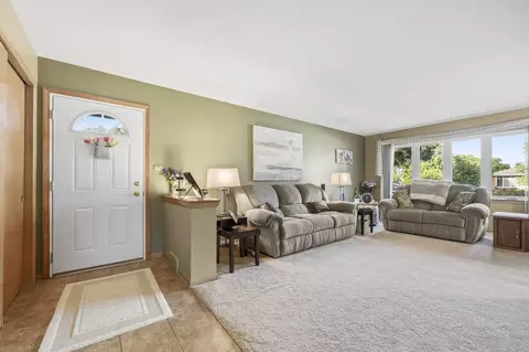 Entry Way - 1920 Koehler Dr, Des Plaines, IL 60018 photo 1 of 2