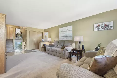 Living - 1920 Koehler Dr, Des Plaines, IL 60018 photo 3 of 4
