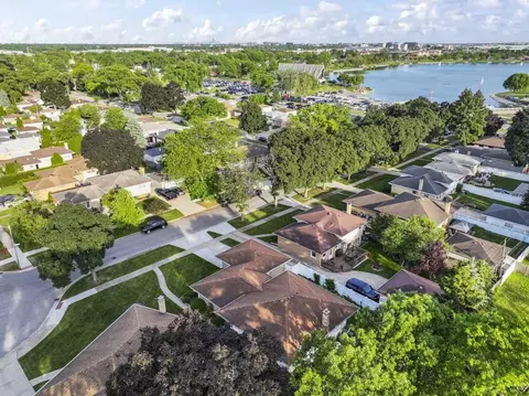 View/Area - 1920 Koehler Dr, Des Plaines, IL 60018 photo 3 of 4