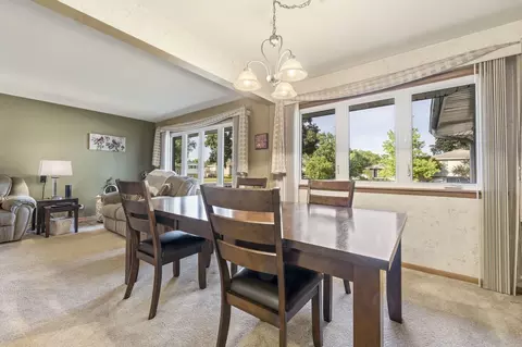 Dining - 1920 Koehler Dr, Des Plaines, IL 60018 photo 3 of 3