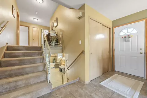 Entry Way - 1920 Koehler Dr, Des Plaines, IL 60018 photo 2 of 2