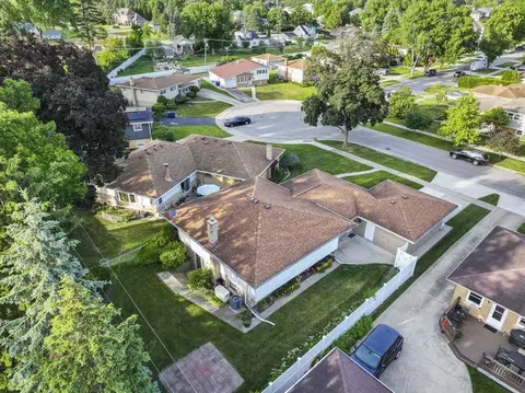 View/Area - 1920 Koehler Dr, Des Plaines, IL 60018 photo 2 of 4