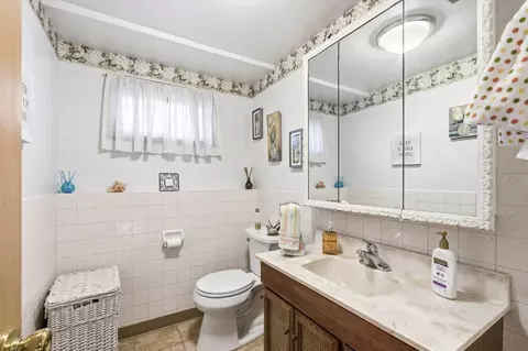 Bath - 1920 Koehler Dr, Des Plaines, IL 60018 photo 3 of 3