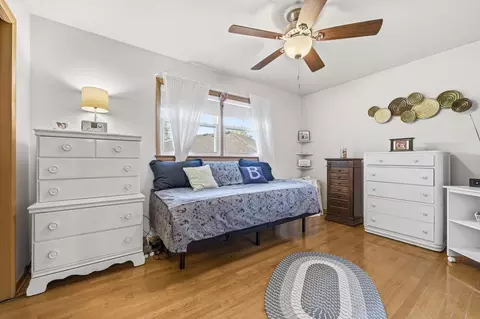 Bedroom - 1920 Koehler Dr, Des Plaines, IL 60018 photo 6 of 7