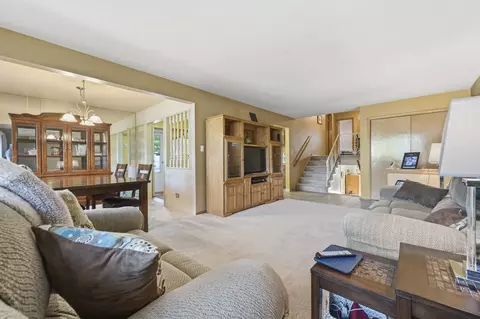 Living - 1920 Koehler Dr, Des Plaines, IL 60018 photo 2 of 4