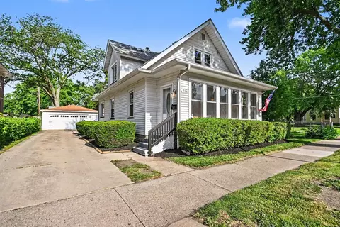 312 N Locust St, Aurora, IL 60506