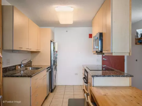 Kitchen - 800 Elgin Rd #1220, Evanston, IL 60201 photo 1 of 3