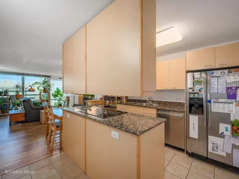 Kitchen - 800 Elgin Rd #1220, Evanston, IL 60201 photo 3 of 3