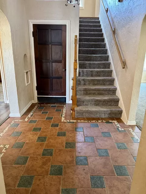 Entry Way - 602 S 9th St, Clinton, IA 52732 photo 2 of 4