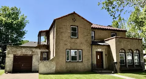 602 S 9th St, Clinton, IA 52732