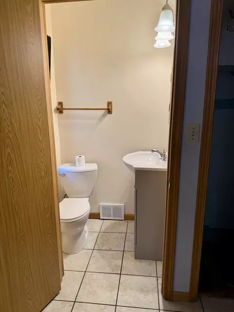 Bath - 602 S 9th St, Clinton, IA 52732 photo 1 of 3