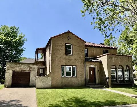 602 S 9th St, Clinton, IA 52732
