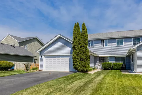 2900 Dorothy Dr, Aurora, IL 60504