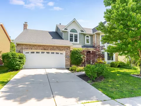 27 W306 Victoria Ln, Winfield, IL 60190