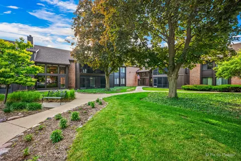 710 Saint Andrews Ln #20, Crystal Lake, IL 60014