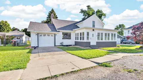 106 W North St, Danvers, IL 61732
