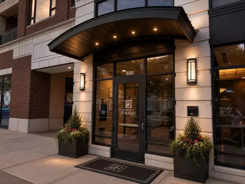 850 Village Center Dr #206, Burr Ridge, IL 60527