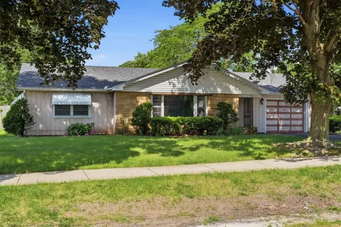 934 Pennsylvania Ave, Aurora, IL 60506