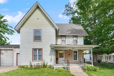 205 N Walnut St, Maquoketa, IA 52060