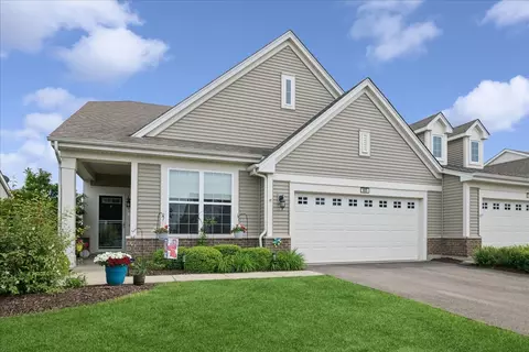 605 N Falls Cir, Pingree Grove, IL 60140