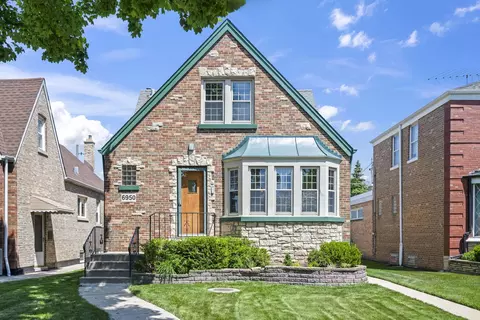 6950 W Barry Ave, Chicago, IL 60634