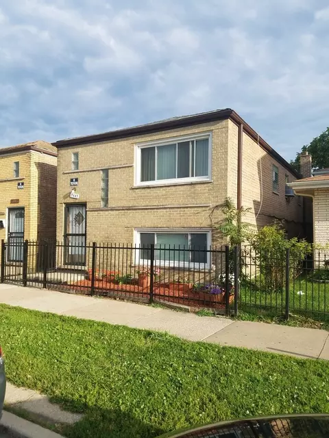 7445 W 64th St, Summit, IL 60501