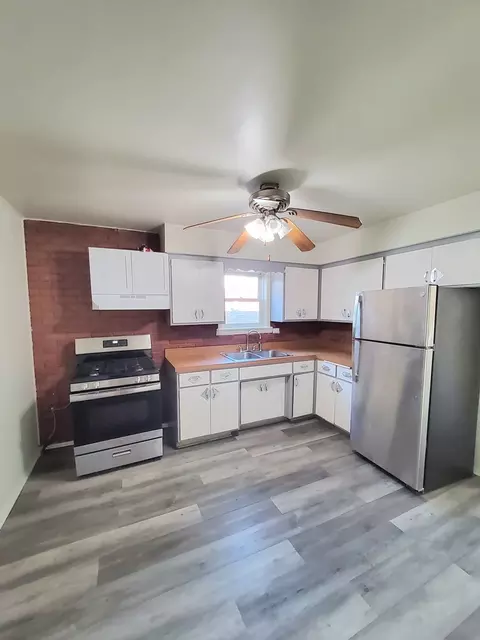 Kitchen - 7445 W 64th St, Summit, IL 60501 photo 1 of 2