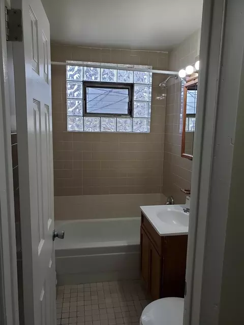 Bath - 7445 W 64th St, Summit, IL 60501 photo 2 of 3