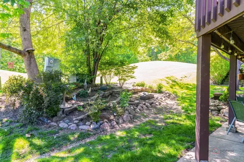 Exterior - 845 Brian Ct, Gurnee, IL 60031 photo 6 of 8