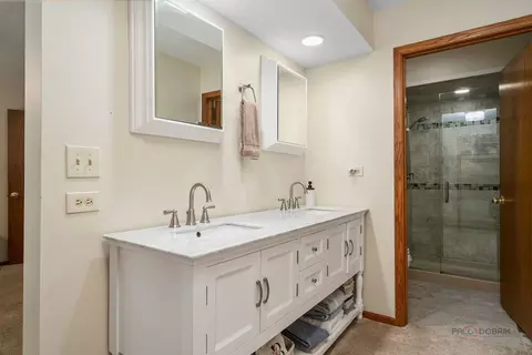 Bath - 845 Brian Ct, Gurnee, IL 60031 photo 1 of 3