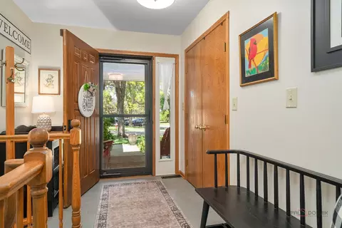 Entry Way - 845 Brian Ct, Gurnee, IL 60031 photo 1 of 3