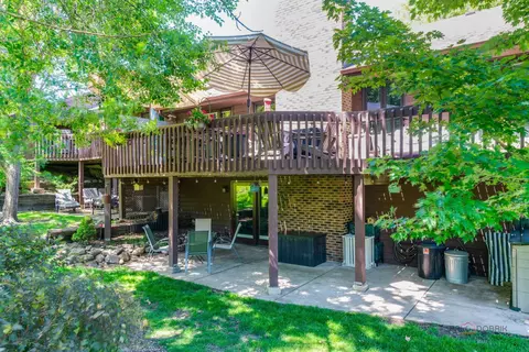 Exterior - 845 Brian Ct, Gurnee, IL 60031 photo 8 of 8