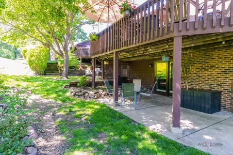 Exterior - 845 Brian Ct, Gurnee, IL 60031 photo 5 of 8
