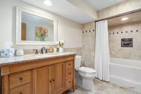 Bath - 845 Brian Ct, Gurnee, IL 60031 photo 3 of 3