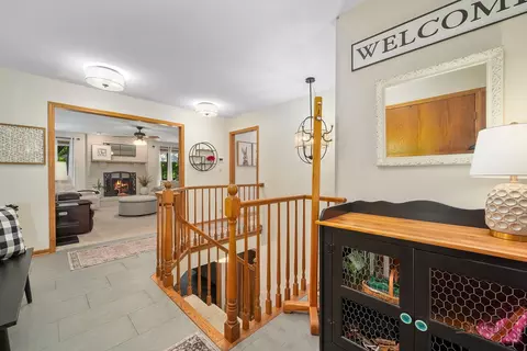 Entry Way - 845 Brian Ct, Gurnee, IL 60031 photo 2 of 3