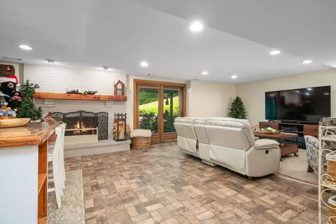 Other - 845 Brian Ct, Gurnee, IL 60031 photo 5 of 7