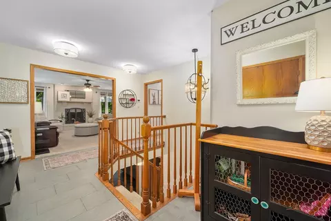 Entry Way - 845 Brian Ct, Gurnee, IL 60031 photo 3 of 3